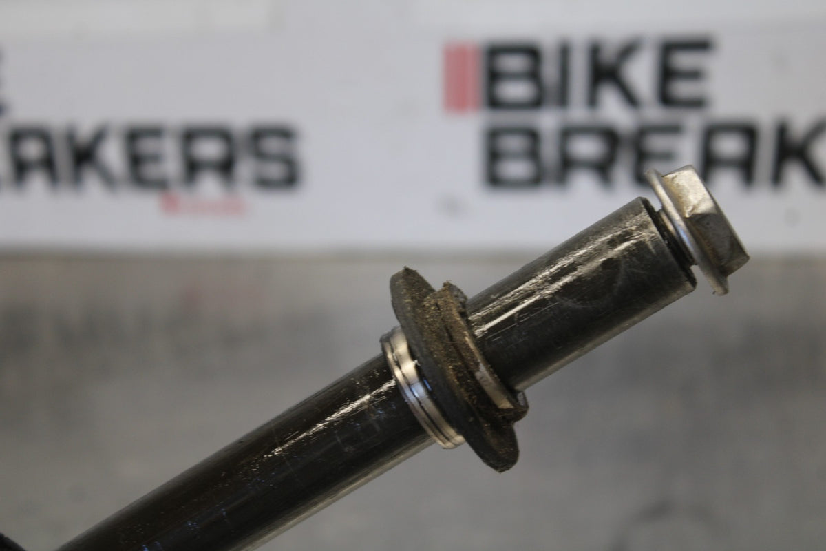 05 YAMAHA YZF R6 FRONT WHEEL RIM AXLE PIVOT BOLT BB894