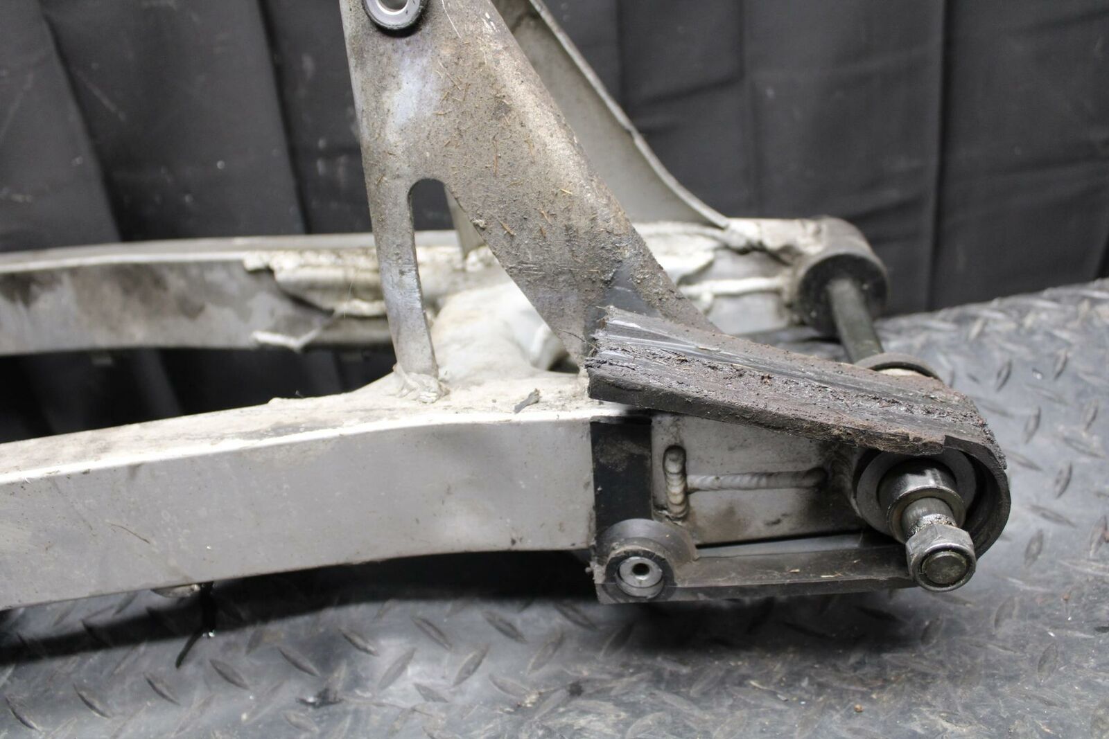 86 SUZUKI GS750ES REAR SWINGARM BACK SUSPENSION SWING ARM BB233
