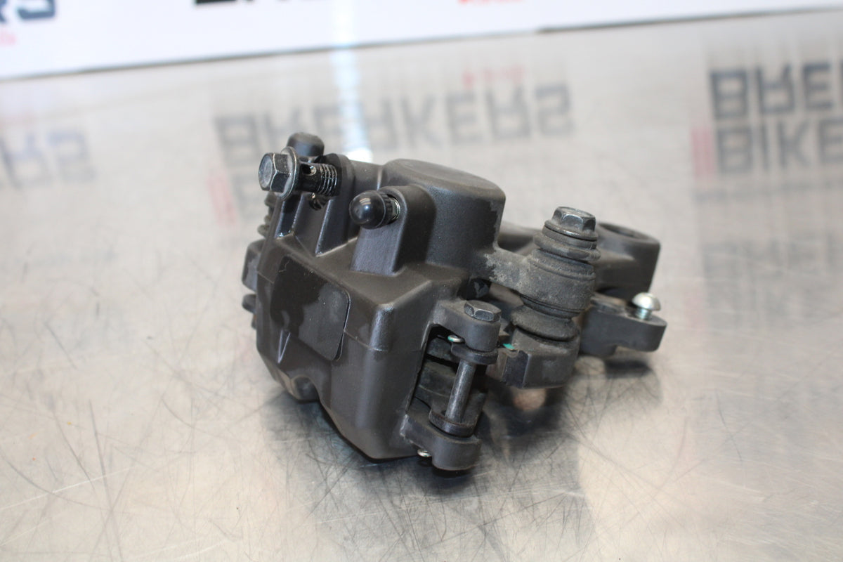 23 YAMAHA YZF R3 REAR BACK BRAKE CALIPER W MOUNT BRACKET BB147