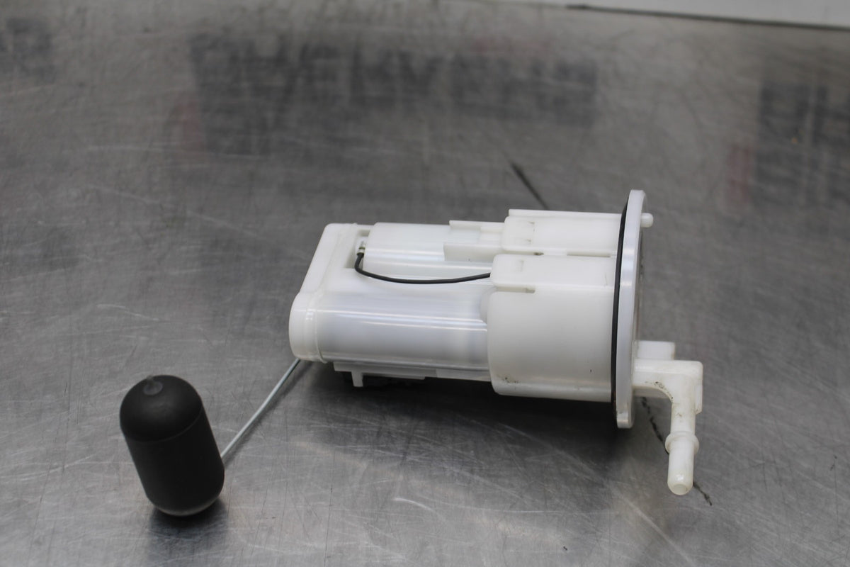16 YAMAHA XSR900 FUEL PUMP GAS PETROL SENDER UNIT BB786