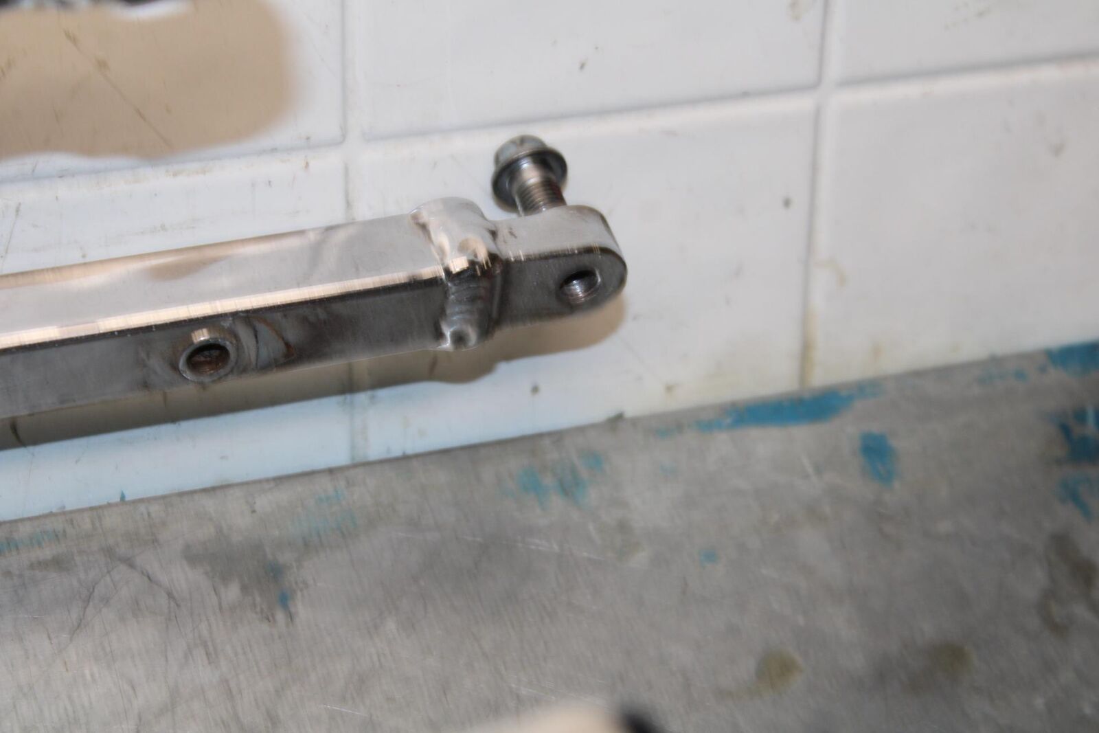 2001 Suzuki GSXR750 REAR SUBFRAME BACK SUB FRAME 41200-35F02 41200-35F24 BB553