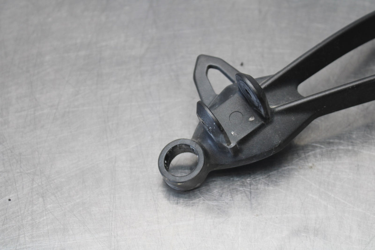 13-18 KAWASAKI NINJA ZX6R RIGHT REAR BACK PASSENGER PEG MOUNT BB908