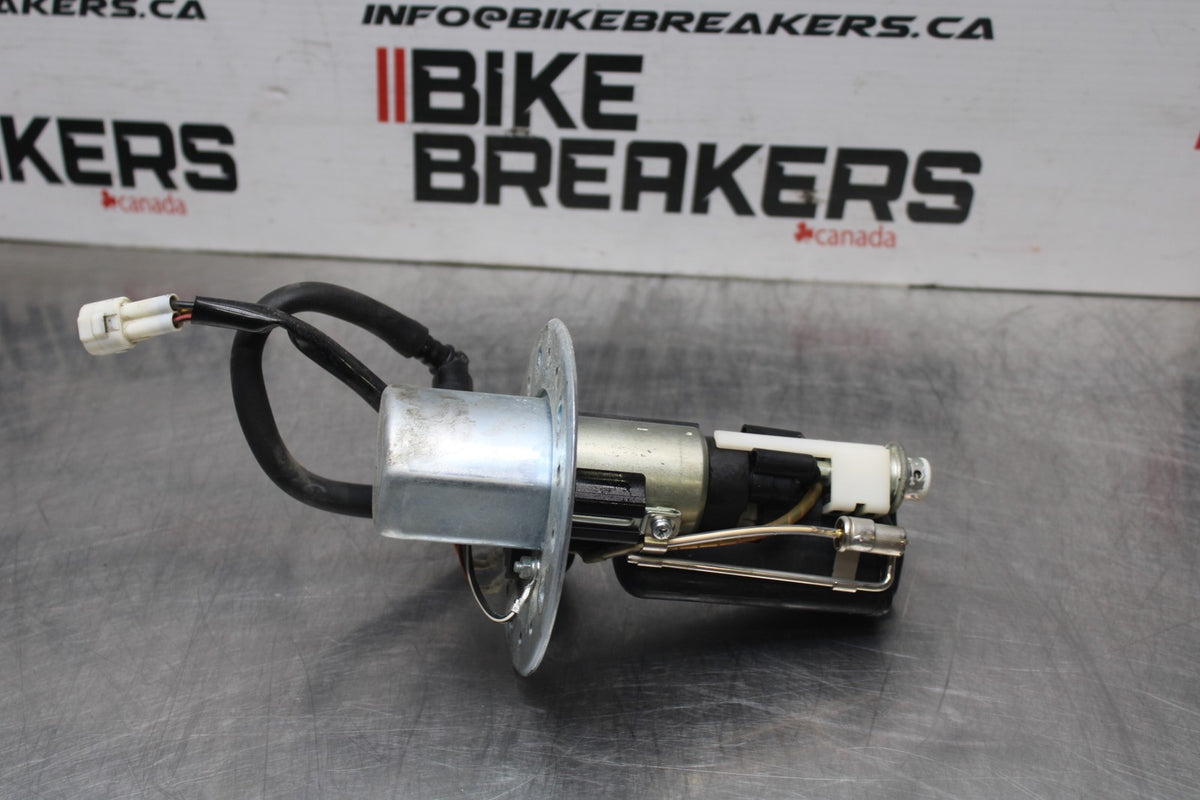 04-05 SUZUKI GSXR600 FUEL PUMP GAS PETROL SENDER UNIT BB792