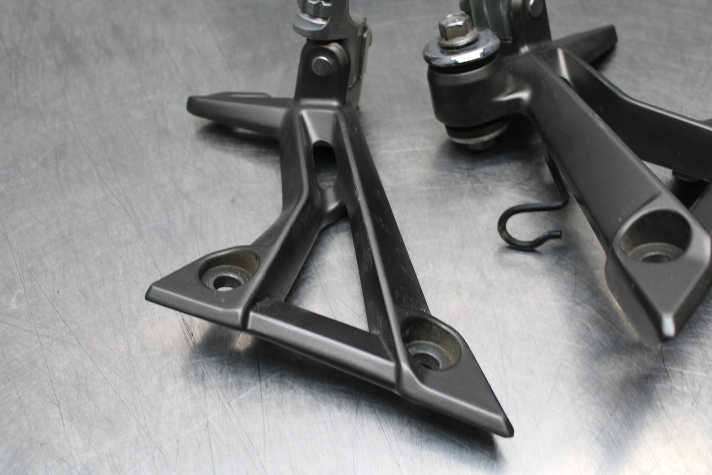 13-17 KAWASAKI NINJA 300 EX300 ABS REAR BACK PASSENGER PEG SET PAIR BB187