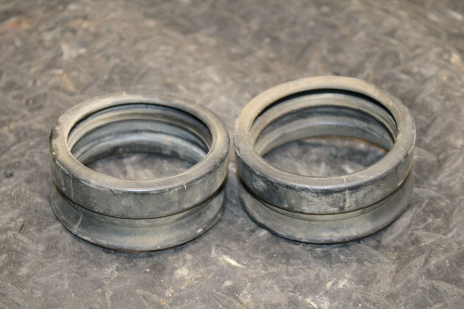03-04 HONDA CBR600RR RIGHT LEFT AIR INTAKE DUCTS GROMMET BOOT RUBBERS BB218