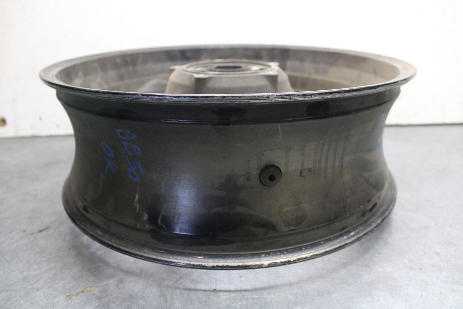 06-07 SUZUKI BANDIT 1200S ABS REAR WHEEL BACK RIM BB50