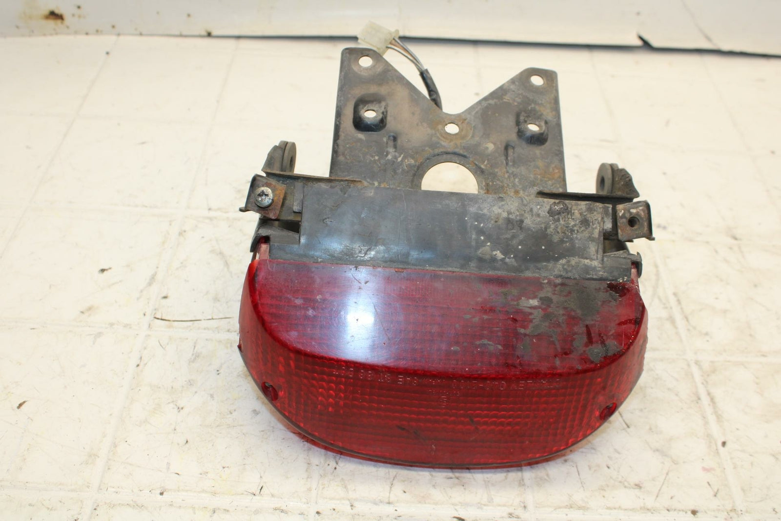 93 SUZUKI KATANA 600 GSX600F REAR TAIL TAILLIGHT BACK BRAKE LIGHT BB400