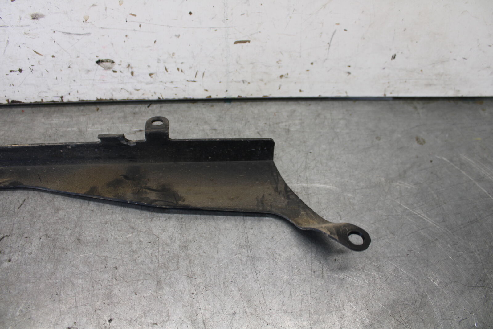 08-16 YAMAHA YZF R6 REAR BACK DRIVE CHAIN GUARD COVER 2C0-22311-00-00 BB665