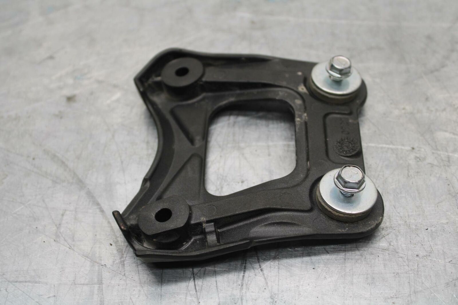 19-20 KAWASAKI NINJA ZX6R FRONT GAS TANK BRACKET MOUNT BB407