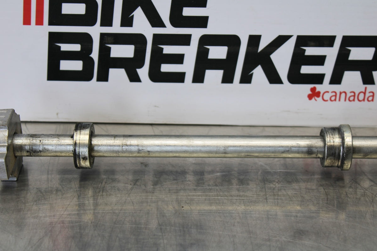 17-22 KTM 390 DUKE REAR AXLE BACK WHEEL RIM PIVOT BOLT AXEL BB180