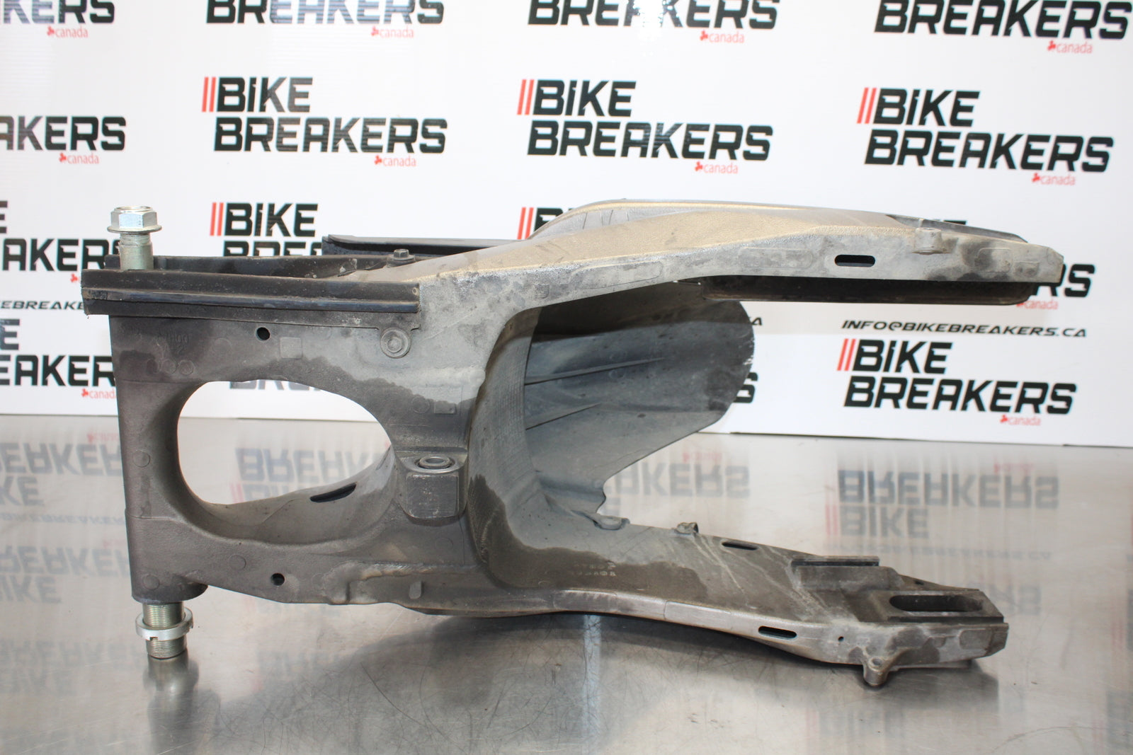 11 SUZUKI GSXR1000 REAR SWINGARM BACK SUSPENSION SWING ARM BB142