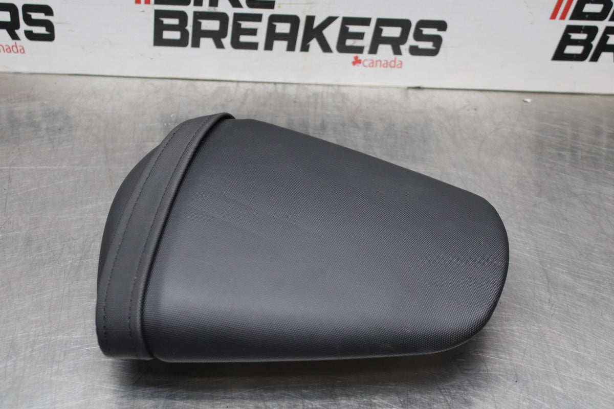 11-24 SUZUKI GSXR750 REAR BACK PASSENGER TANDEM SEAT PAD SADDLE PILLION BB630