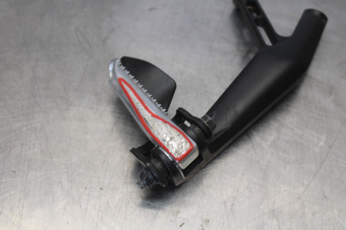 22-25 YAMAHA YZF R7 RIGHT REAR BACK PASSENGER PEG BB850