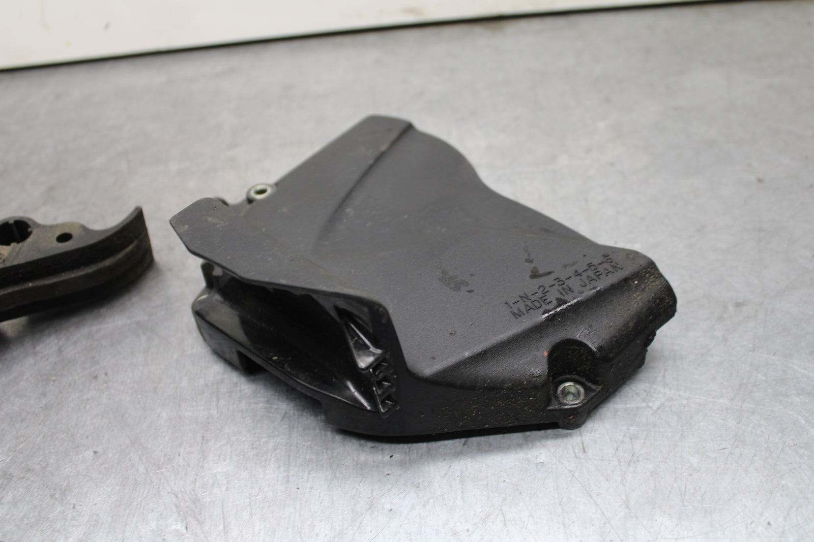 09-14 YAMAHA YZF R1 ENGINE SPROCKET COVER BB119
