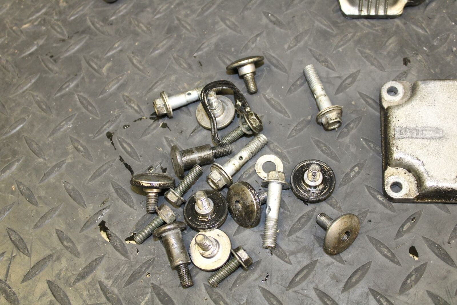 05-06 SUZUKI KATANA 750 GSX750F ENGINE TOP END CYLINDER HEAD COVER BB166