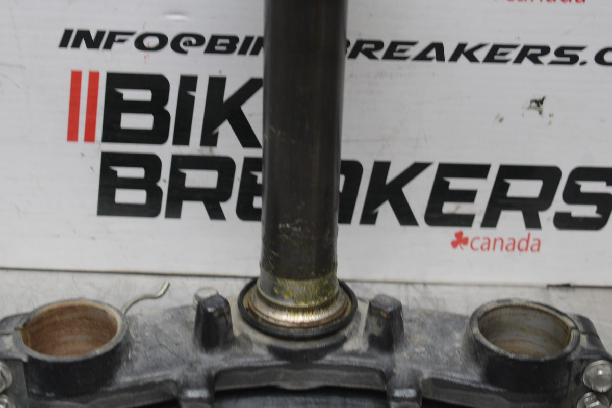 06 KAWASAKI Z750 FRONT FORKS CLAMP LOWER TRIPLE TREE STEM BB837