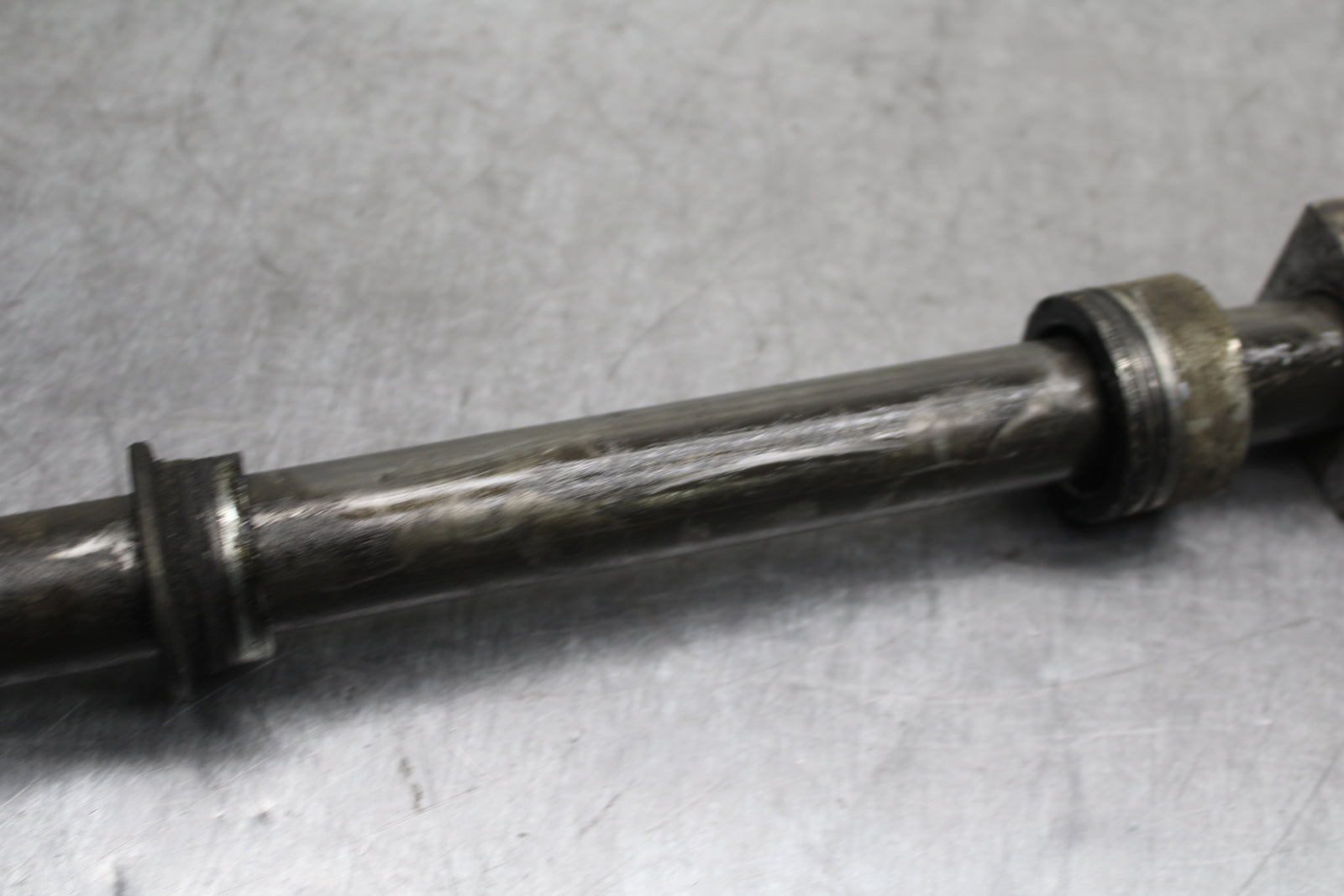 00-02 KAWASAKI NINJA ZX6R REAR AXLE BACK WHEEL RIM PIVOT BOLT AXEL BB750