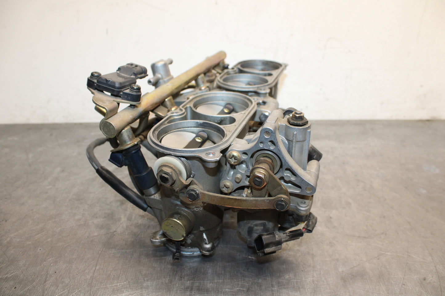 04-05 YAMAHA YZF R1 MAIN FUEL INJECTORS / THROTTLE BODIES BB131