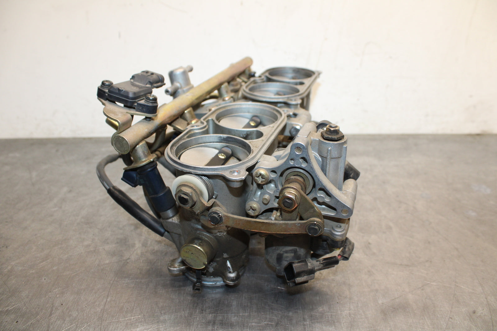 04-05 YAMAHA YZF R1 MAIN FUEL INJECTORS / THROTTLE BODIES BB131
