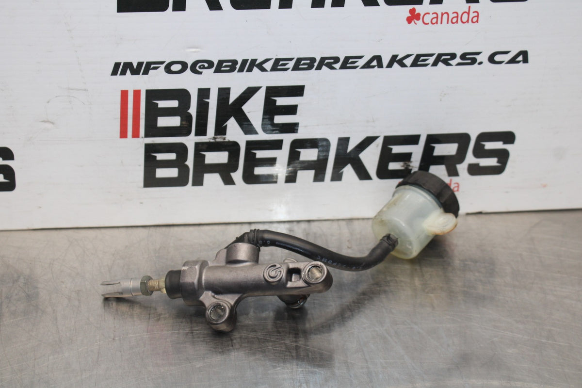 03-05 YAMAHA YZF R6  REAR BACK BRAKE MASTER CYLINDER W RESERVOIR BB793