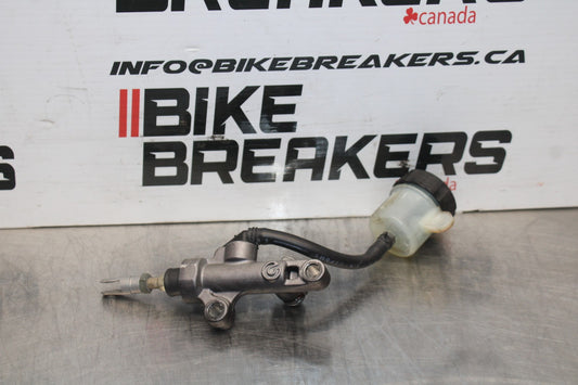 03-05 YAMAHA YZF R6  REAR BACK BRAKE MASTER CYLINDER W RESERVOIR BB793