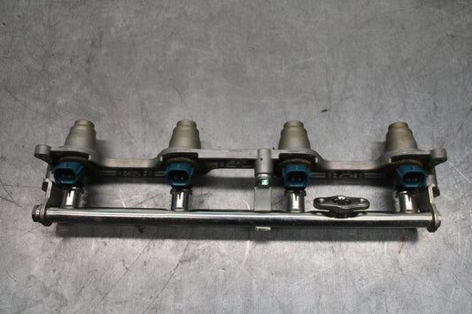 06-07 HONDA CBR1000RR SECONDARY FUEL INJECTORS TOP AIRBOX GAS RAIL BB756