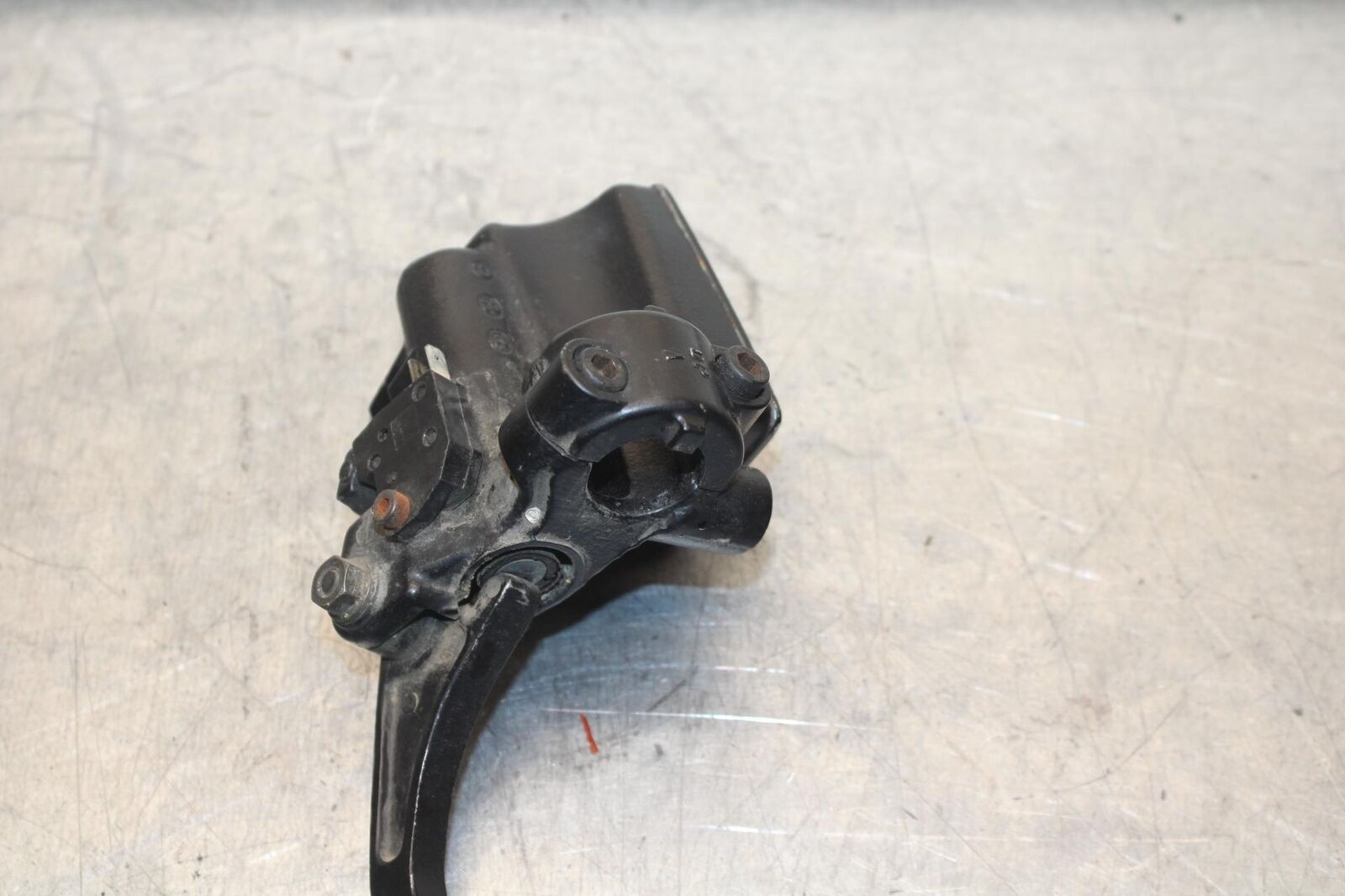 1985 Kawasaki Ninja 900R ZX900A FRONT BRAKE MASTER CYLINDER w/ LEVER BB84