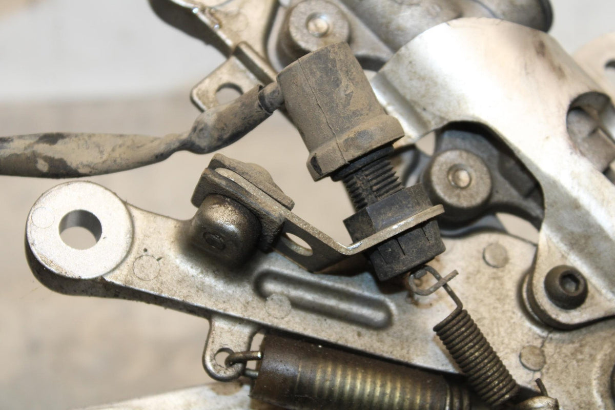 2007 Yamaha YZF R6 RIGHT REARSET REAR SET DRIVER FOOT PEG REST STOP BB590