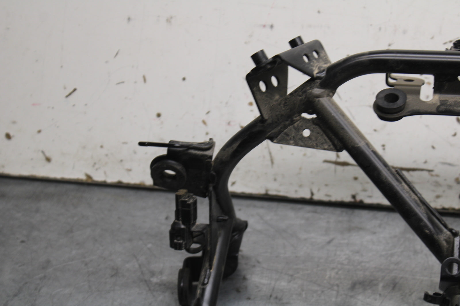 18-24 KAWASAKI NINJA 650 UPPER FAIRING MIRROR GAUGES STAY BRACKET BB725