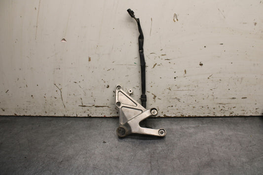05-06 HONDA CBR600RR RIGHT REARSET REAR SET DRIVER FOOT PEG BRACKET MOUNT BB739