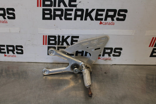 03-04 YAMAHA YZF R6 LEFT REARSET REAR SET DRIVER FOOT PEG REST STOP BB890