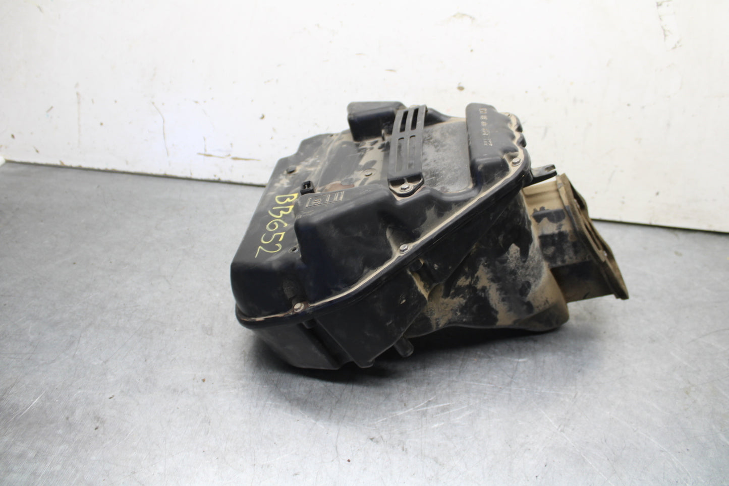 09-11 TRIUMPH DAYTONA 675 AIRBOX AIR INTAKE FILTER BOX BB652