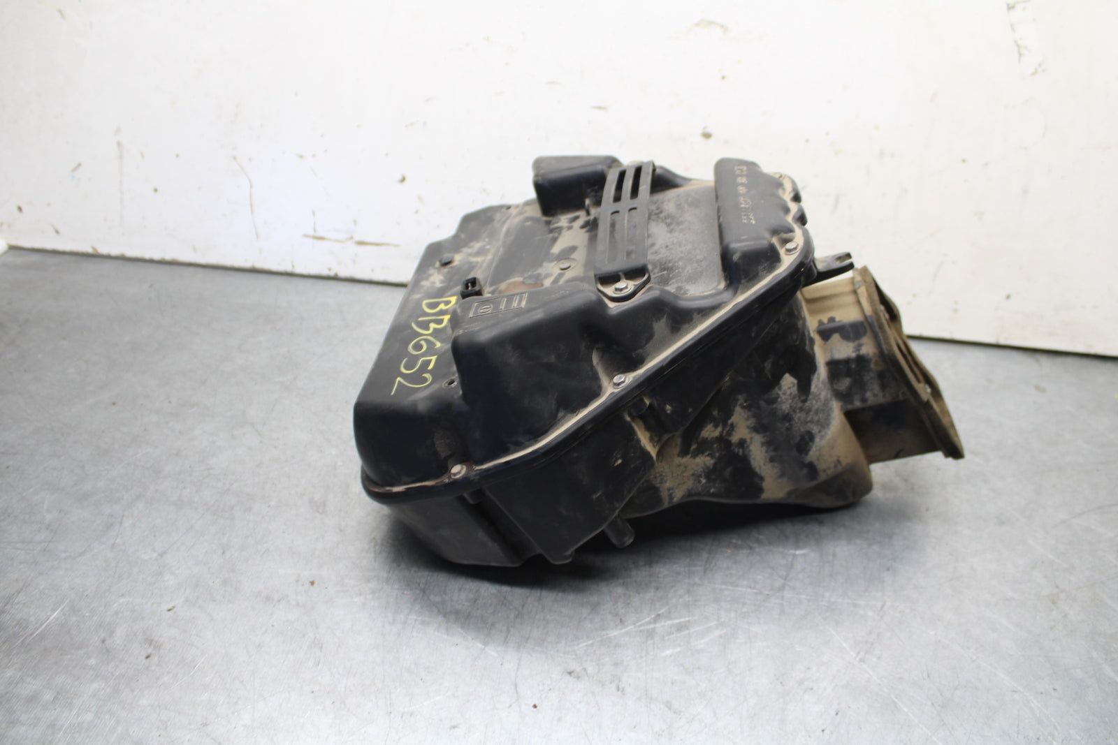 09-11 TRIUMPH DAYTONA 675 AIRBOX AIR INTAKE FILTER BOX BB652
