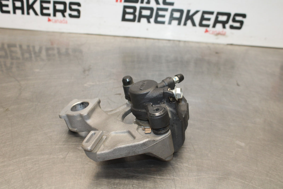 15-26 SUZUKI GSXR600 REAR BACK BRAKE CALIPER W MOUNT BRACKET BB888