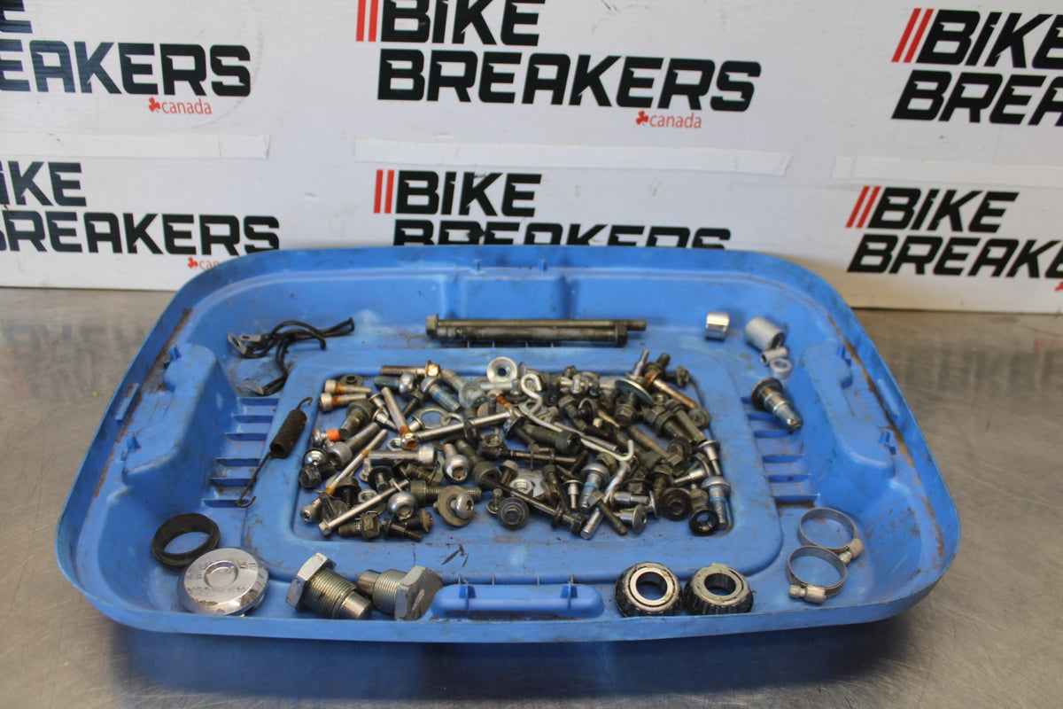 07 SUZUKI BOULEVARD M50 MOUNTING BOLTS HARDWARE SCREWS BB897