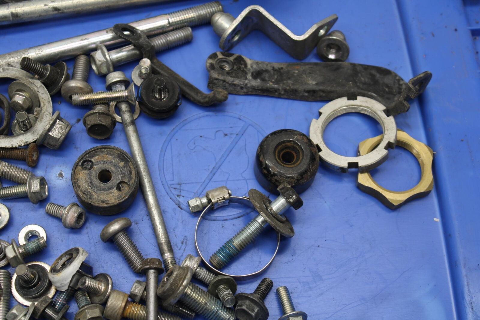 2011 Suzuki GSXR600 MISCELLANEOUS MOUNTING BOLTS HARDWARE MOTOR  BB94