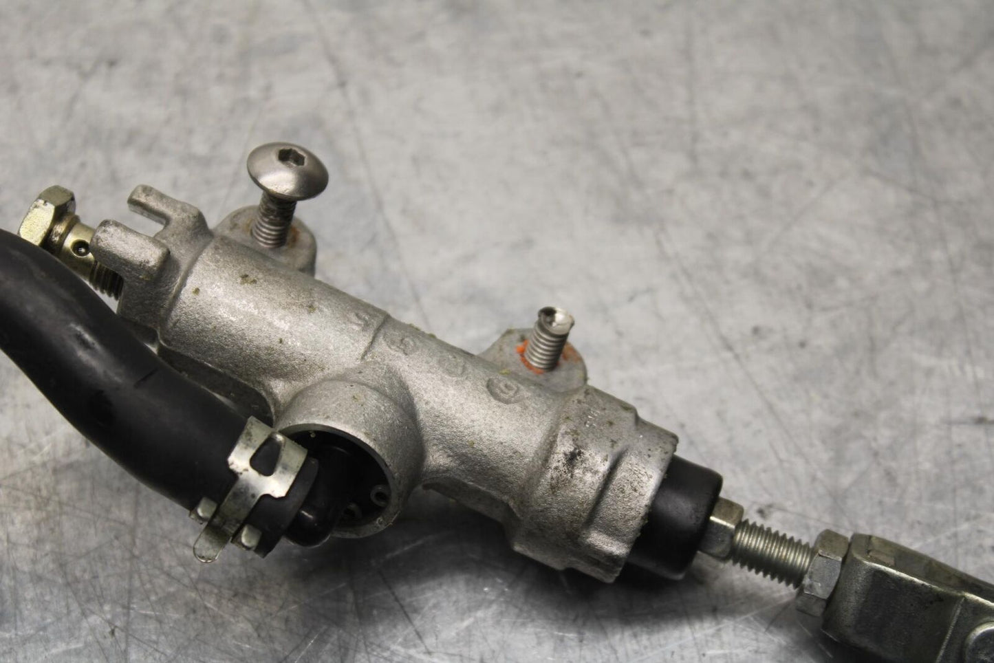 06-07 SUZUKI GSXR 600 REAR BACK BRAKE MASTER CYLINDER W RESERVOIR BB104