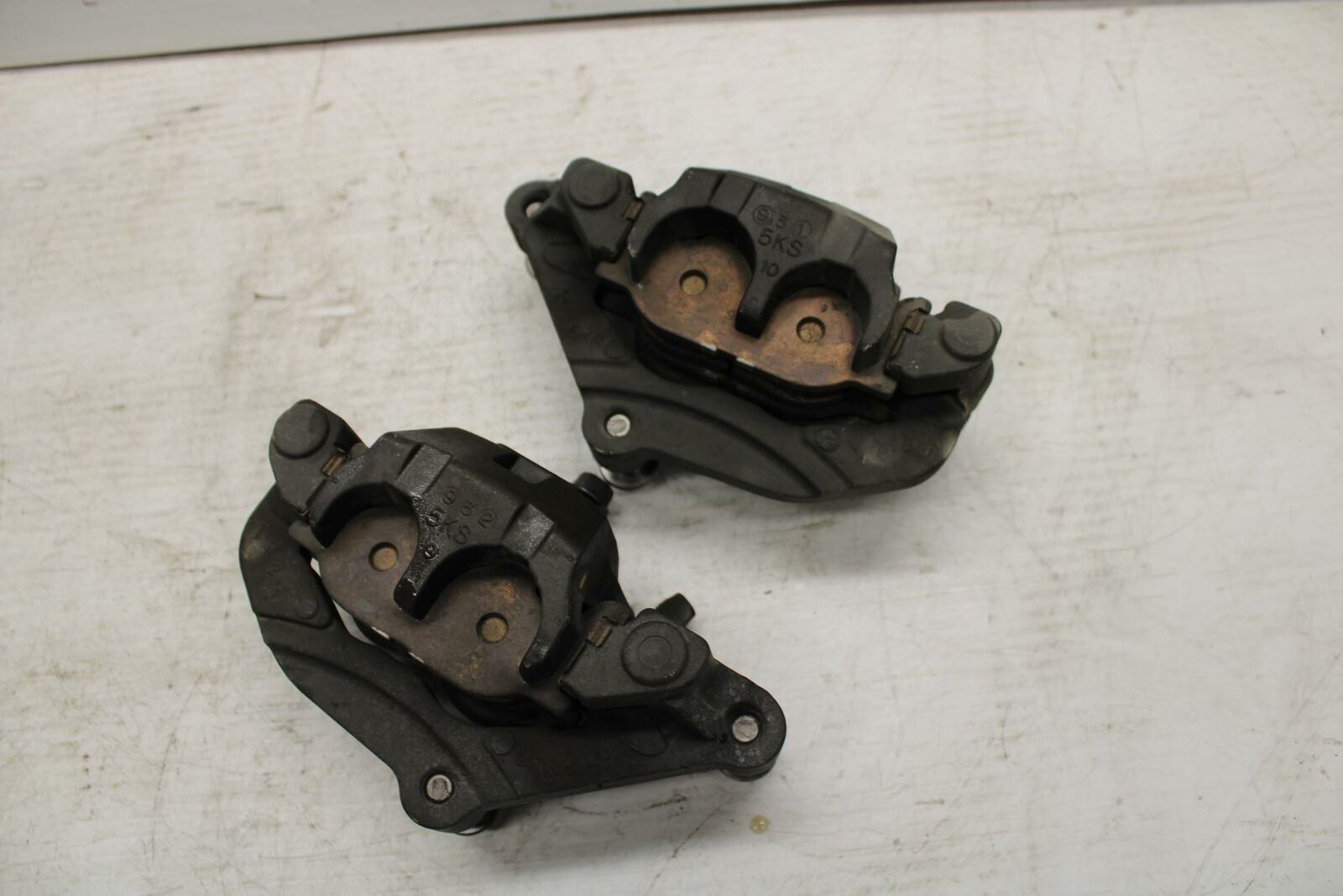 09 YAMAHA FZ6 RIGHT LEFT FRONT BRAKE CALIPER SET PAIR CALIPERS BB295