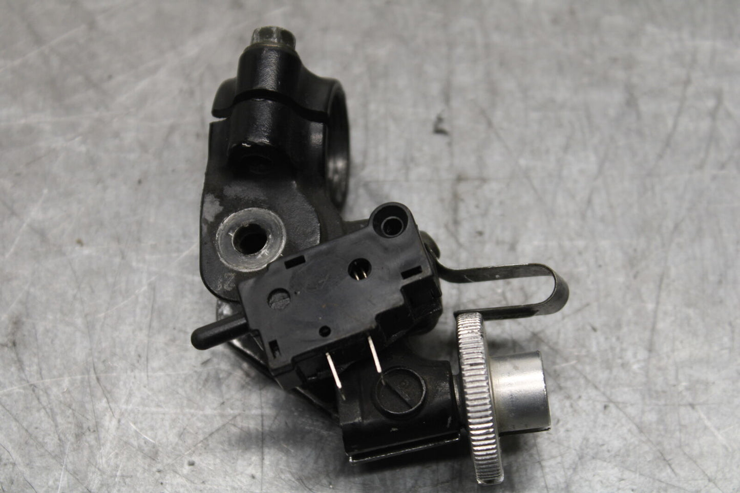 06 YAMAHA YZF R6 CLUTCH LEVER PERCH MOUNT BRACKET BB716