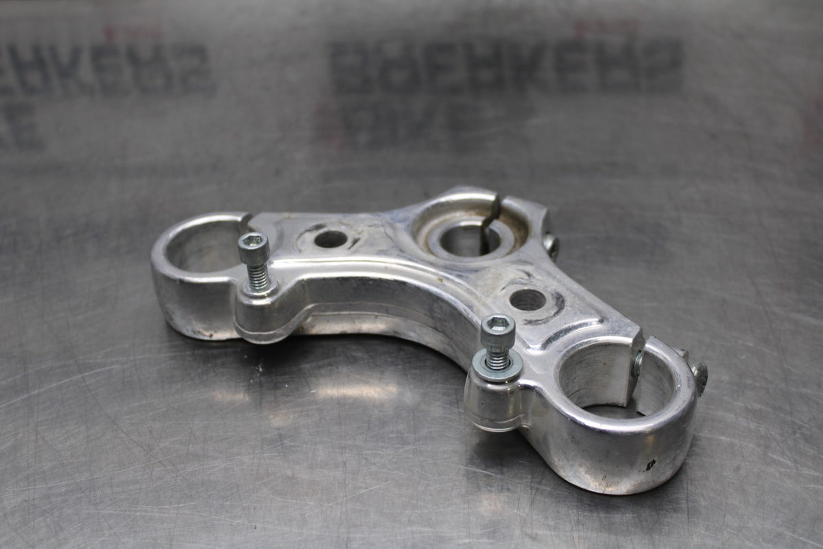 07 HARLEY-DAVIDSON SPORTSTER 1200 CUSTOM XL1200C UPPER TRIPLE TREE CLAMP BB833