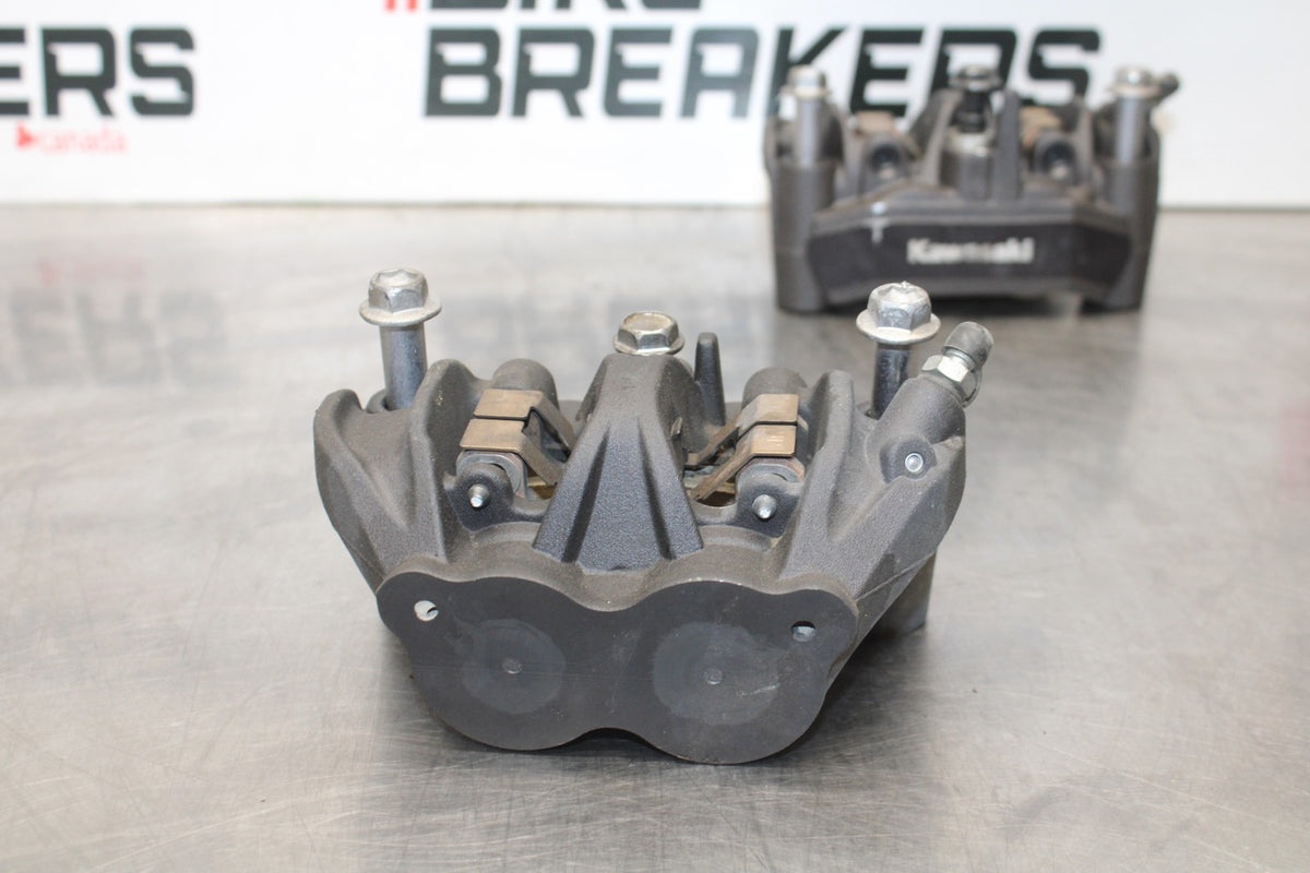 23-26 KAWASAKI NINJA ZX4RR RIGHT LEFT FRONT BRAKE CALIPER SET PAIR BB872