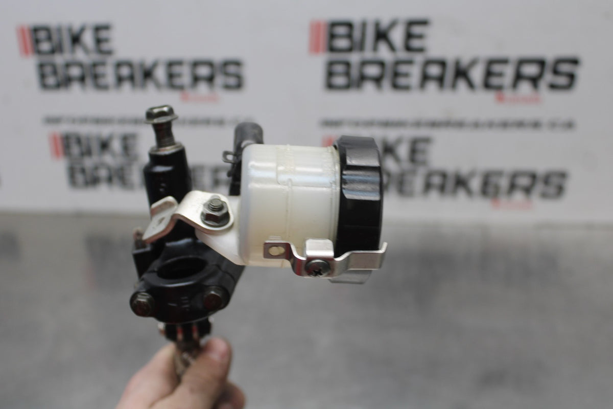 00 SUZUKI GSXR750 FRONT BRAKE MASTER CYLINDER w/ LEVER BB820