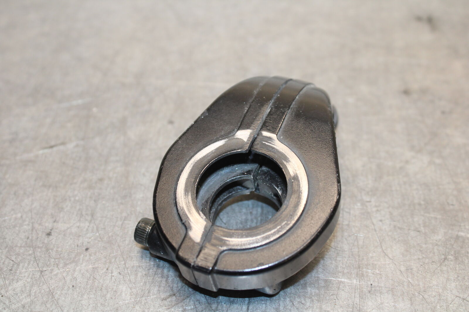 07-08 YAMAHA YZF R1 THROTTLE CABLE LINE HOUSING GUIDE BB675