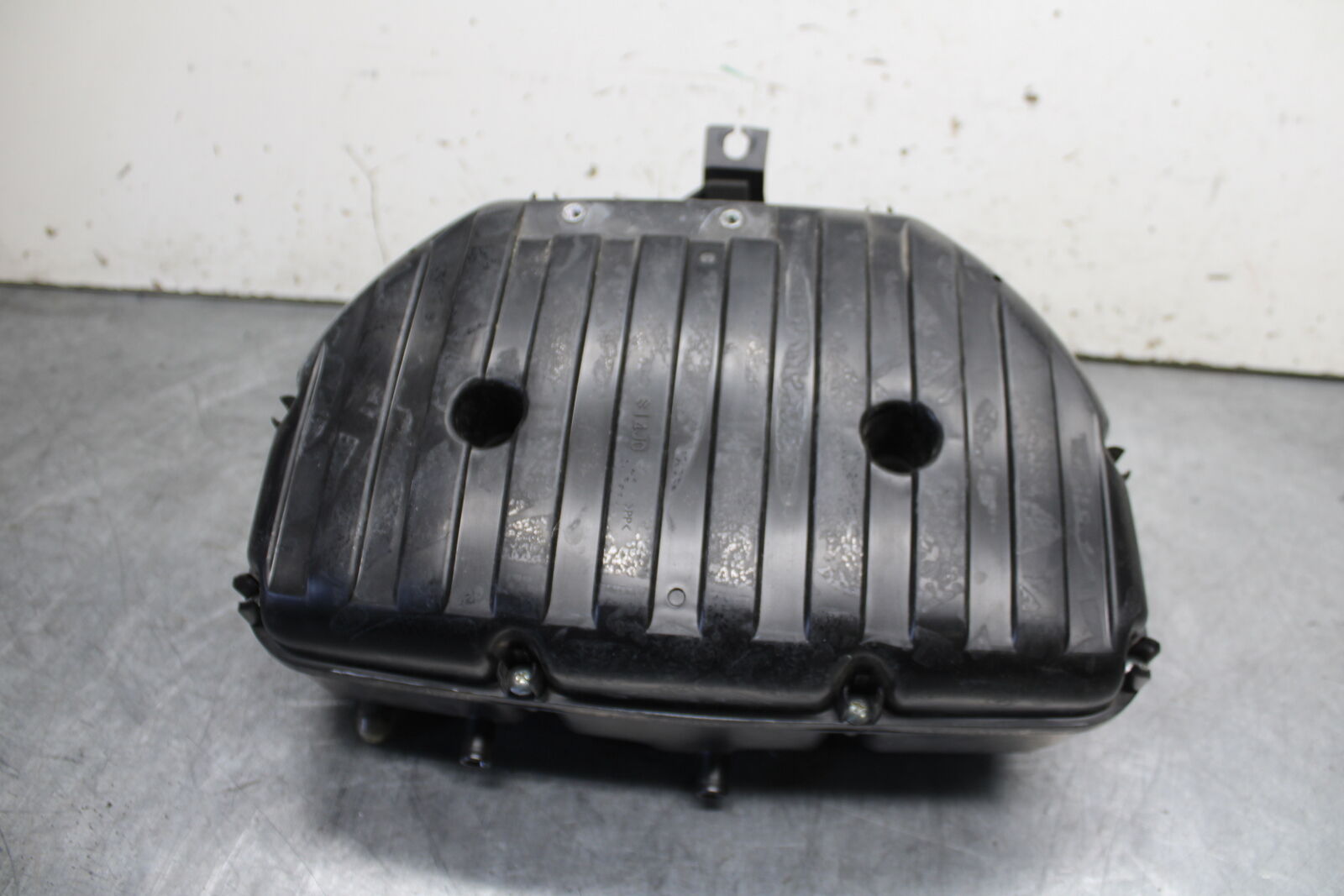 11-24 SUZUKI GSXR750 AIRBOX AIR INTAKE FILTER BOX BB714