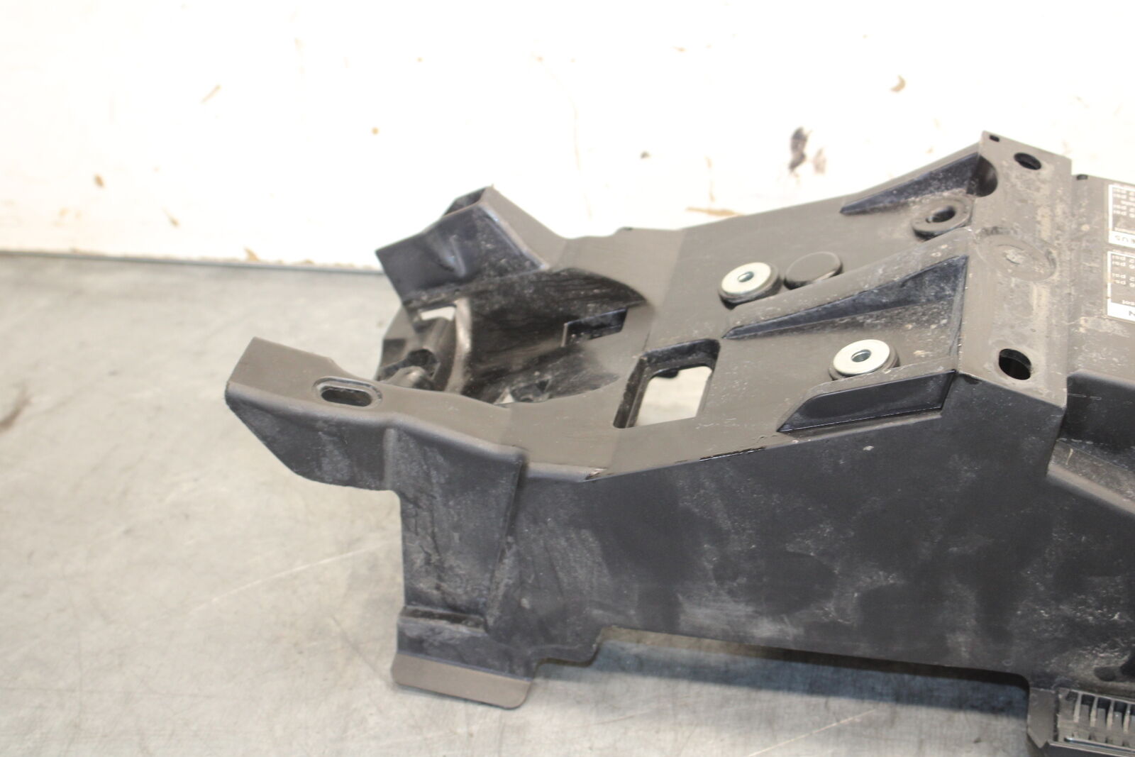 16-21 YAMAHA XSR900 REAR BACK TAIL UNDERTAIL BATTERY TRAY PLASTIC BB664
