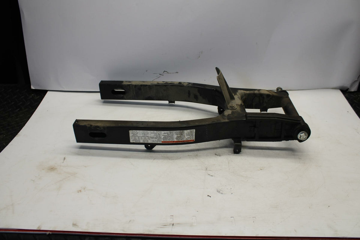 04-09 SUZUKI GS500F  SWINGARM BACK SUSPENSION SWING ARM 61000-01D10-YCH BB261