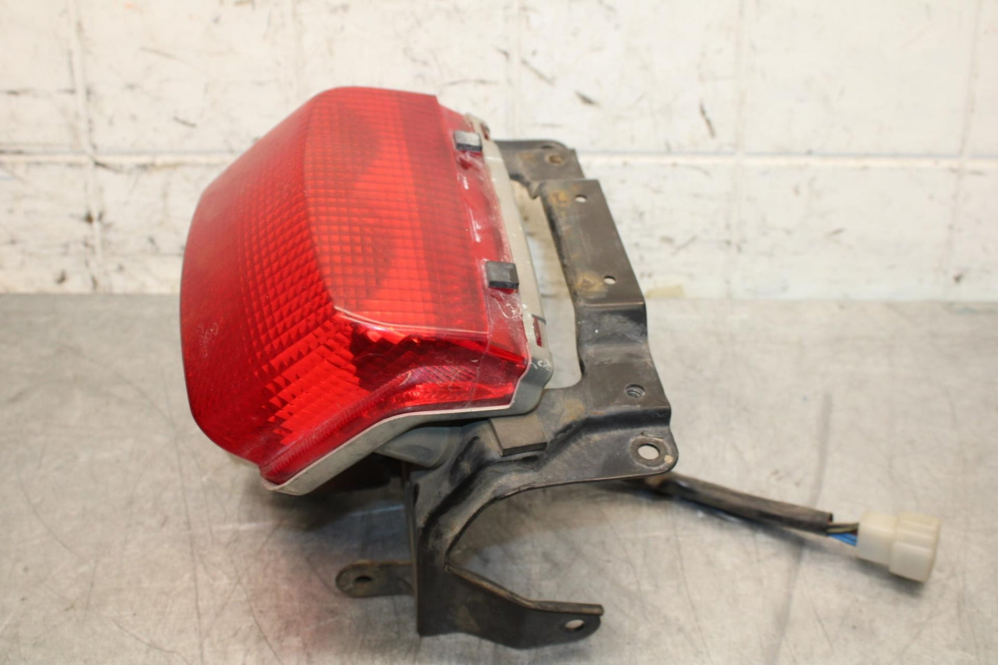 00-01 KAWASAKI ZZR600 REAR TAIL TAILLIGHT BACK BRAKE LIGHT BB568