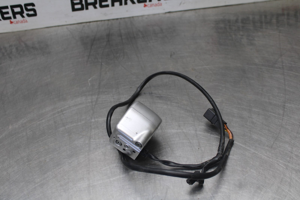 05-09 SUZUKI BOULEVARD C90 RIGHT HANDLE BAR KILL OFF START SWITCHES BB918