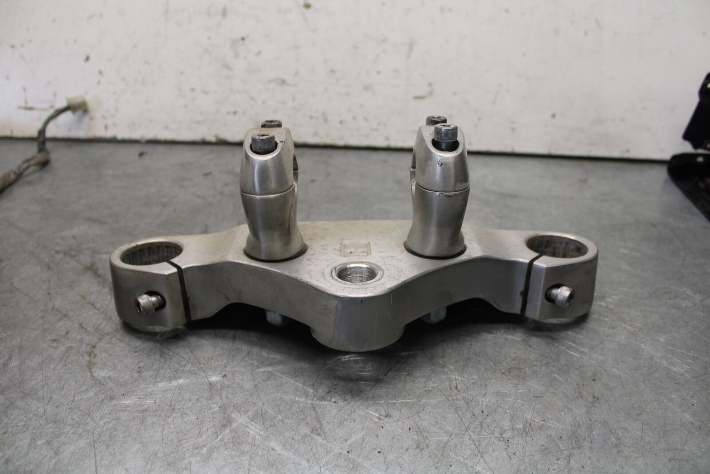 05-09 SUZUKI BOULEVARD C90 FORKS UPPER TRIPLE TREE CLAMP BB692