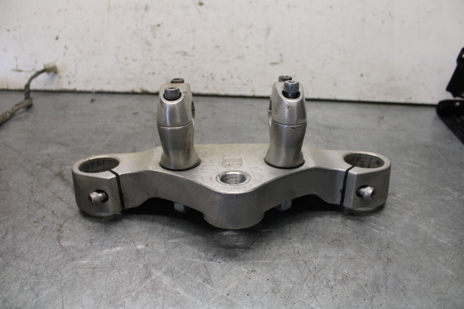 05-09 SUZUKI BOULEVARD C90 FORKS UPPER TRIPLE TREE CLAMP BB692